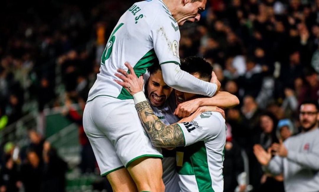 Los jugadores del Elche celebran un gol en el Martínez Valero Los jugadores del Elche celebran un gol en el Martínez Valero