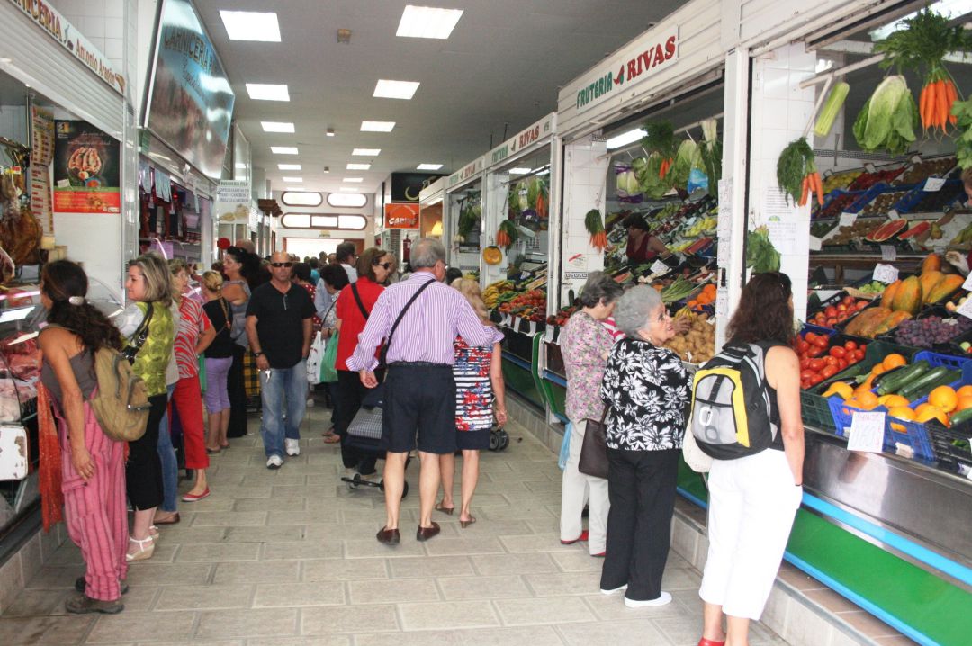 Ambiente en el mercado municipal de Almuñécar Ambiente en el mercado municipal de Almuñécar
