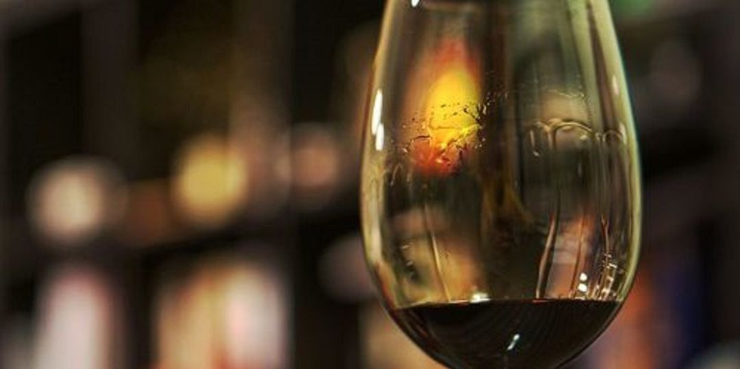 Copa con vino de la DO Valdepeñas Copa con vino de la DO Valdepeñas