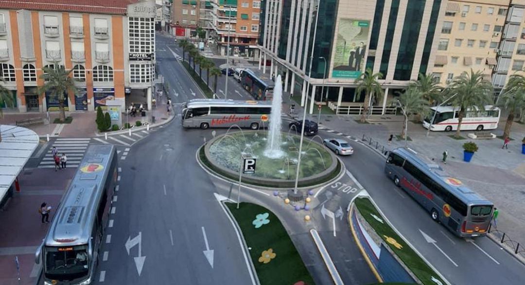 Autocares en la Plaza de España de Torrejón de Ardoz Autocares en la Plaza de España de Torrejón de Ardoz