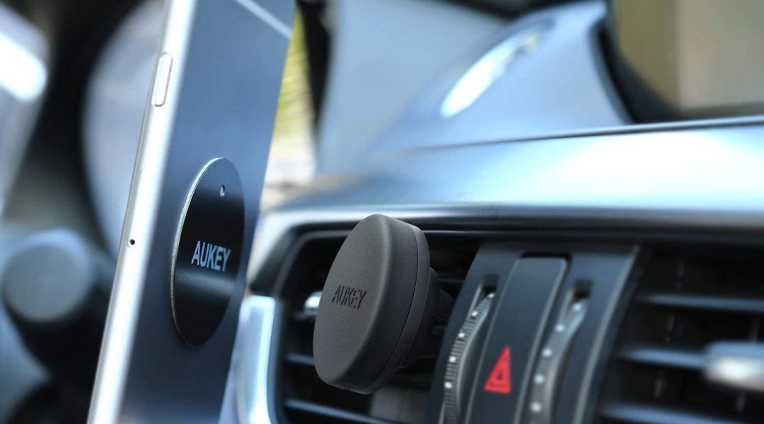 Soporte de móvil para coche Aukey. Soporte de móvil para coche Aukey.