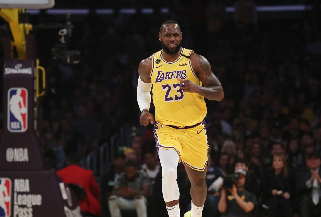 LeBron James, durante el partido contra los 76ers. LeBron James, durante el partido contra los 76ers.