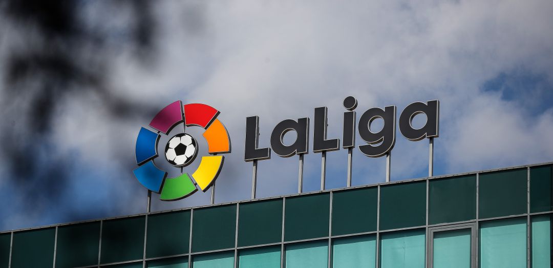 El logo de LaLiga del edificio de la sede del organismo que preside Javier Tebas El logo de LaLiga del edificio de la sede del organismo que preside Javier Tebas