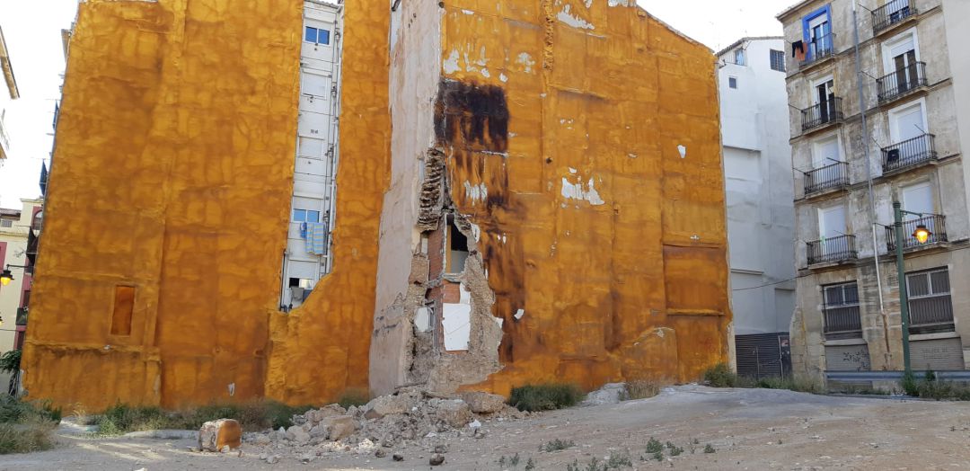 Derrumbe parcial de la parte trasera del número 8 de la calle Sant Gregori en Alcoy. Derrumbe parcial de la parte trasera del número 8 de la calle Sant Gregori en Alcoy.