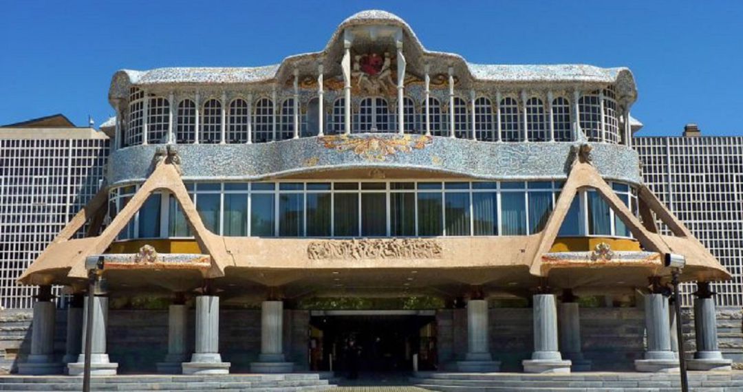 Fachada de la Asamblea Regional Fachada de la Asamblea Regional