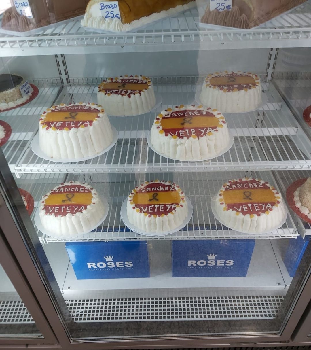 Una confitería murciana desata la polémica por sus tartas Una confitería murciana desata la polémica por sus tartas