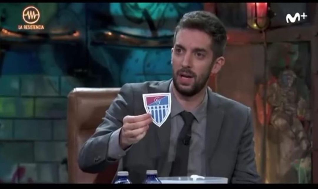 David Broncano con el escudo de la Gimnástica Segoviana David Broncano con el escudo de la Gimnástica Segoviana