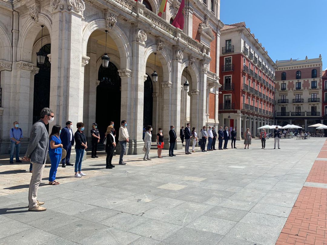 Minuto de silencio en la Plaza Mayor de Valladolid Minuto de silencio en la Plaza Mayor de Valladolid