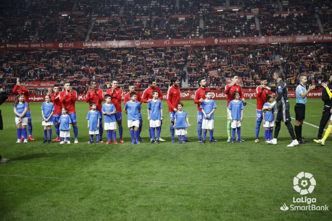 Imagen de El Molinón previa al inicio del Sporting-Cádiz del pasado mes de febrero Imagen de El Molinón previa al inicio del Sporting-Cádiz del pasado mes de febrero