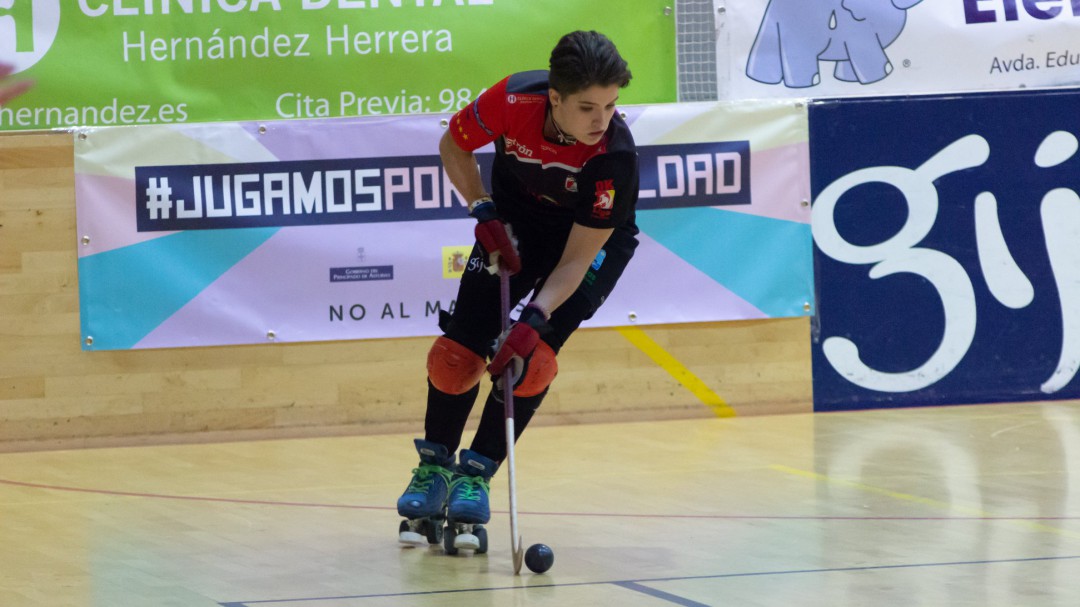 Rebeca González renueva y cumplirá su tercera temporada en el Telecable Hockey Club