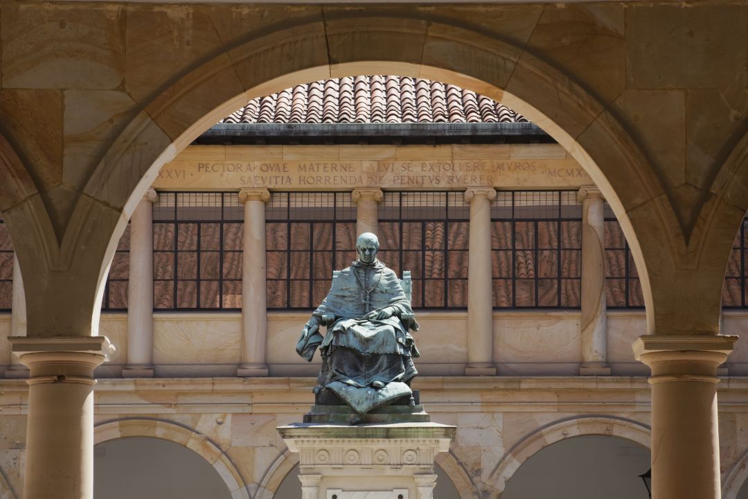 Patio central del Edificio Histórico de la Universidad de Oviedo. Patio central del Edificio Histórico de la Universidad de Oviedo.