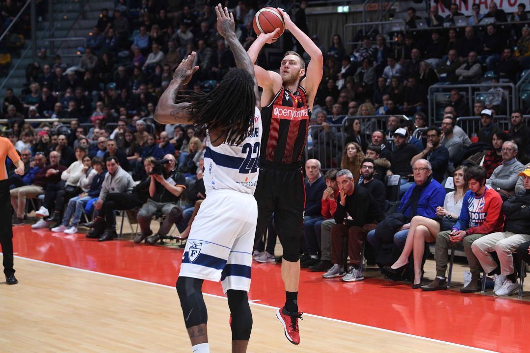 El estonio estaba promediando 10,8 puntos, 4,2 rebotes y 2,3 asistencias por partido en la presente campaña de la LBA en la que promedió más de 25 minutos jugados por encuentro. El estonio estaba promediando 10,8 puntos, 4,2 rebotes y 2,3 asistencias por partido en la presente campaña de la LBA en la que promedió más de 25 minutos jugados por encuentro.