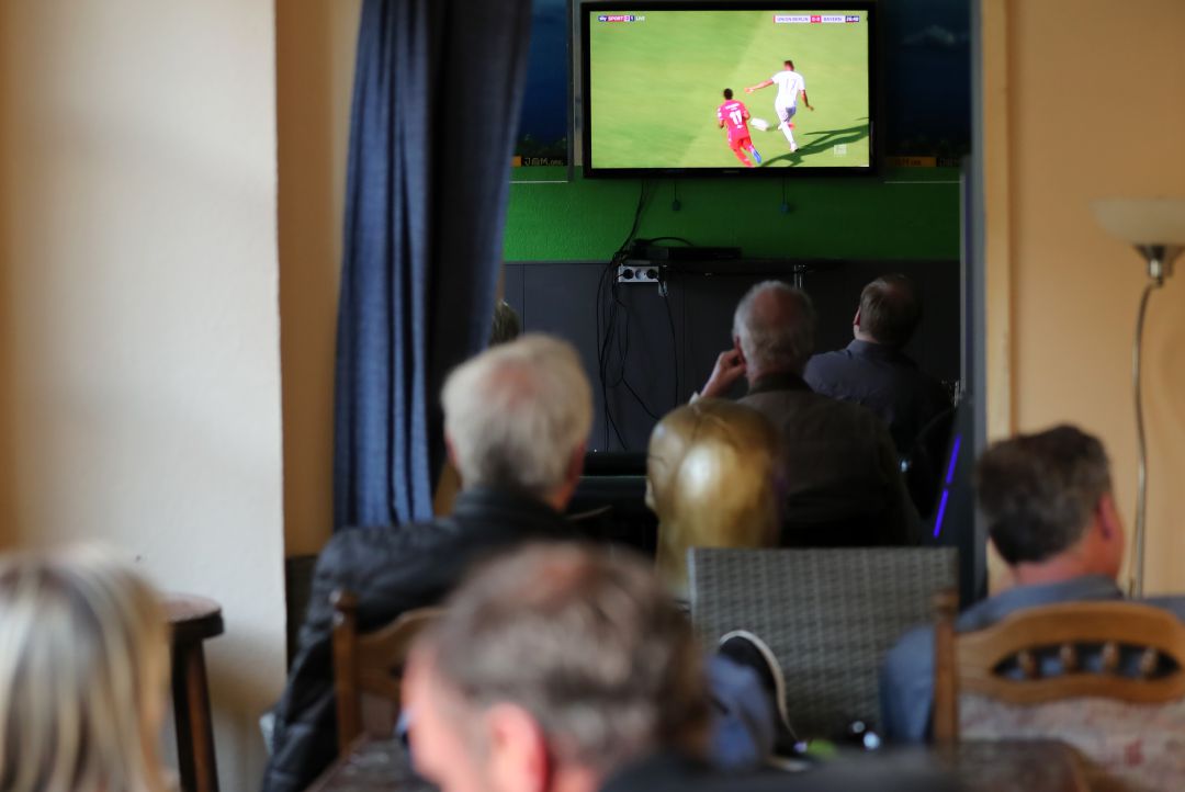 Los partidos de la Liga podrán verse en residencias de la tercera edad. Los partidos de la Liga podrán verse en residencias de la tercera edad.