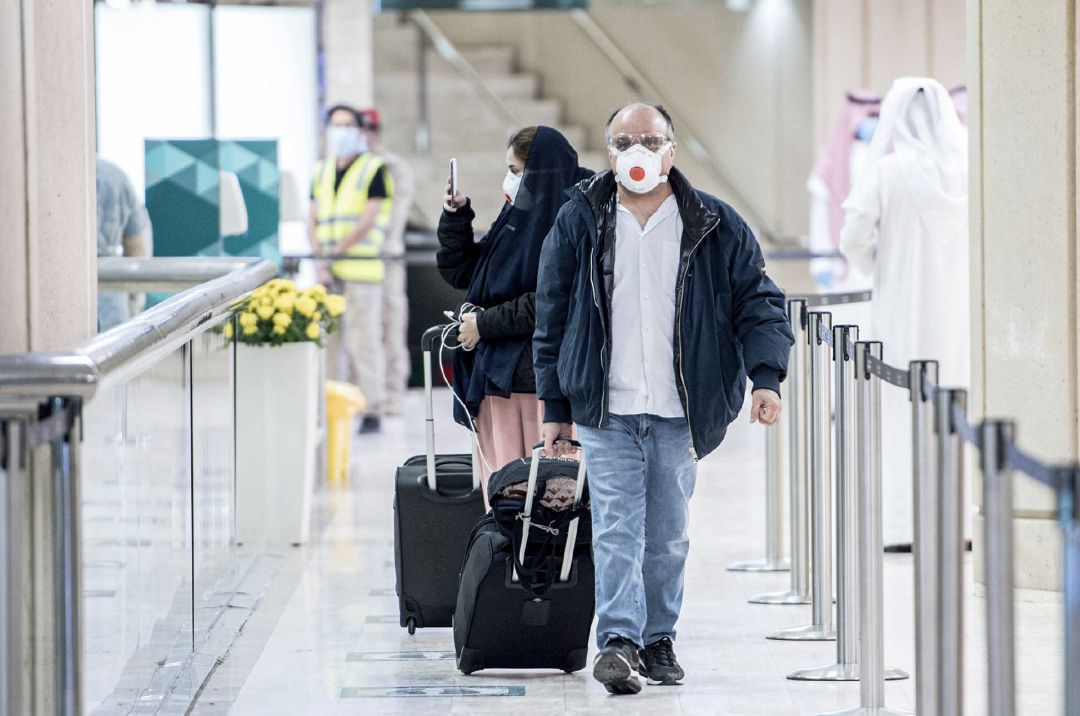 Pasajeros llegan al Aeropuerto Internacional King Khalid en Riad. Pasajeros llegan al Aeropuerto Internacional King Khalid en Riad.