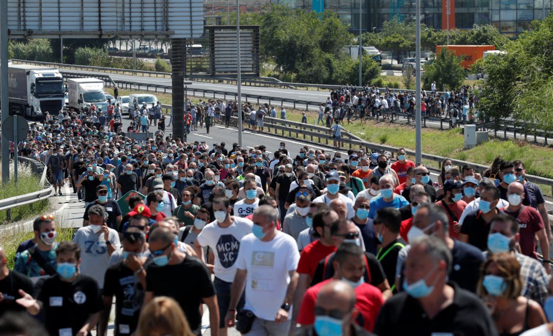 Trabajadores de Nissan protestan tras el anuncio del cierre de las plantas de Cataluña. Trabajadores de Nissan protestan tras el anuncio del cierre de las plantas de Cataluña.
