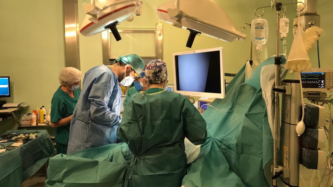 Trasplantan los dos pulmones a un italiano de 18 años que, por culpa del coronavirus, los tenía "quemados"