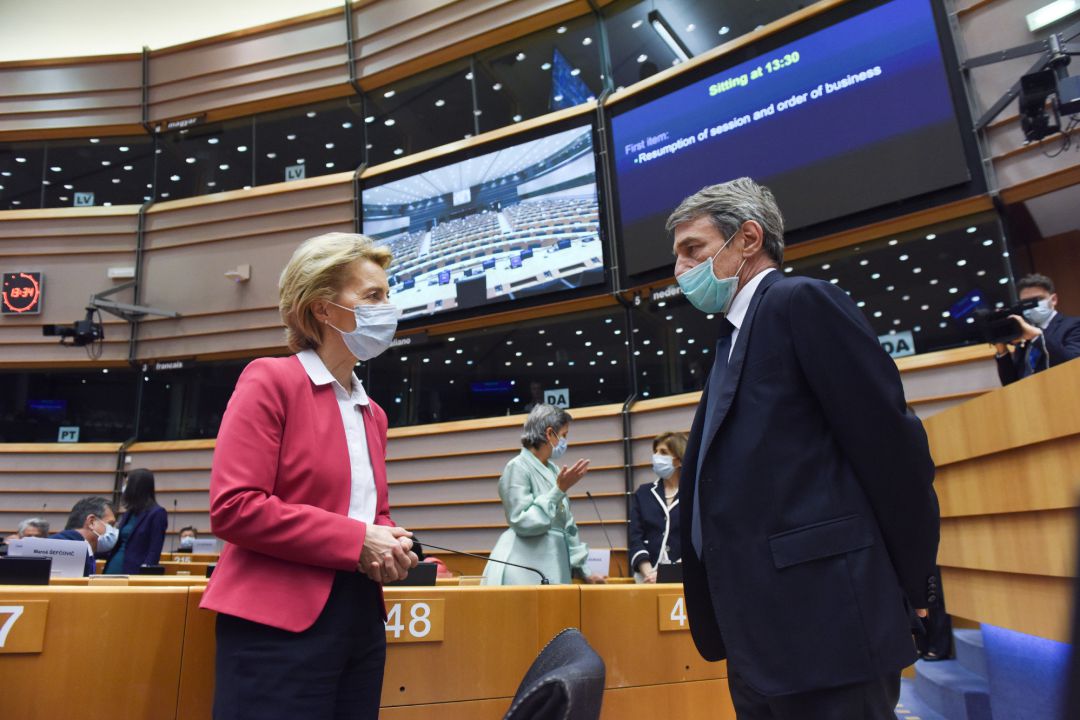 La presidenta de la Comisión Europea, Ursula von der Leyen, junto con el presidente del Parlamento Europeo, David Sassoli La presidenta de la Comisión Europea, Ursula von der Leyen, junto con el presidente del Parlamento Europeo, David Sassoli