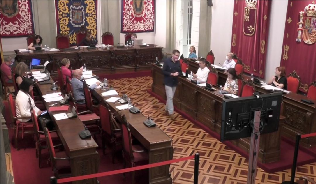 Imagen de uno de los recesos para que voten de forma telemática los concejales que estaban en sus casas Imagen de uno de los recesos para que voten de forma telemática los concejales que estaban en sus casas