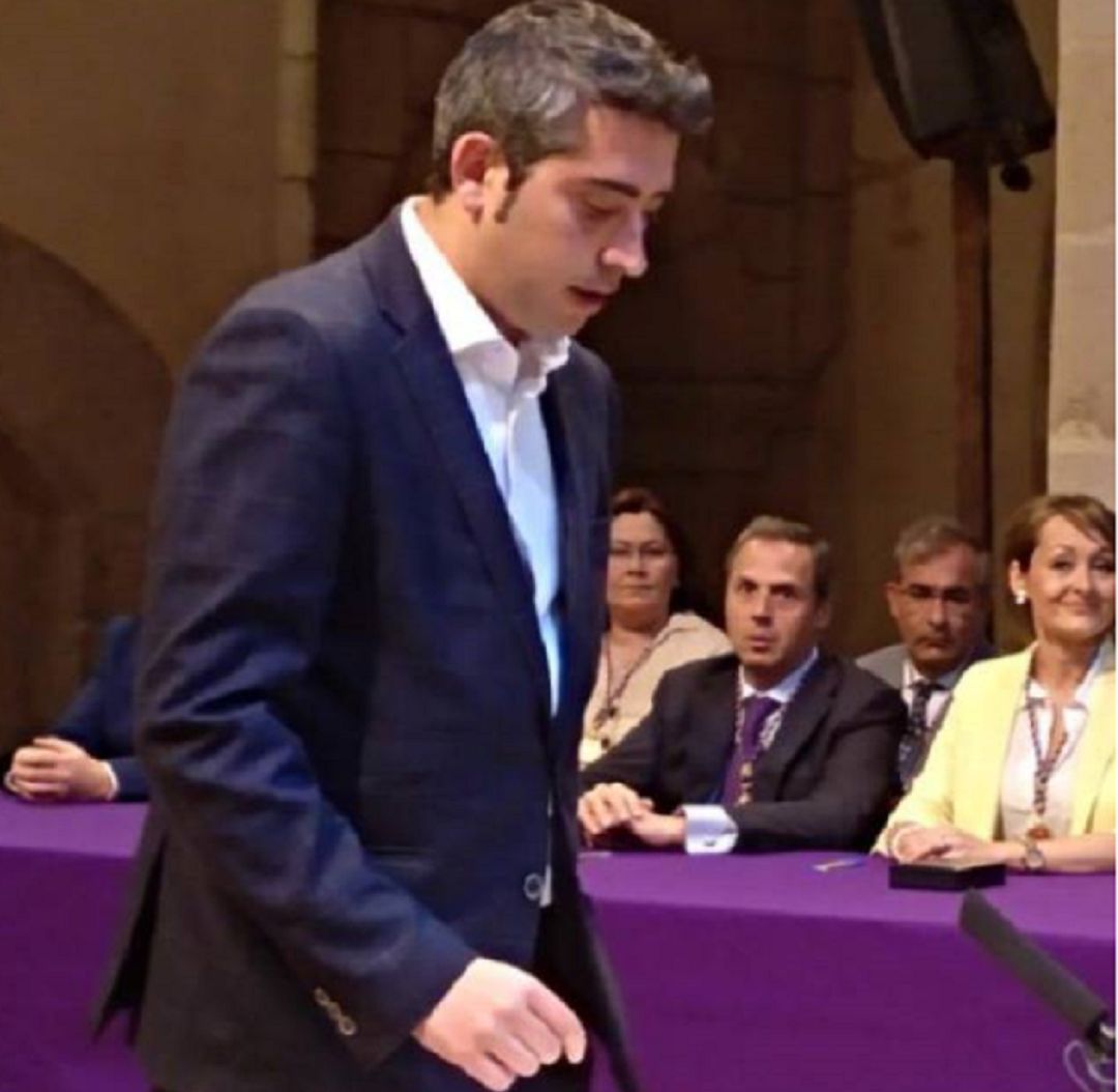 Alberto Burgos, en su toma de posesión como concejal del Ayuntamiento de Ávila Alberto Burgos, en su toma de posesión como concejal del Ayuntamiento de Ávila