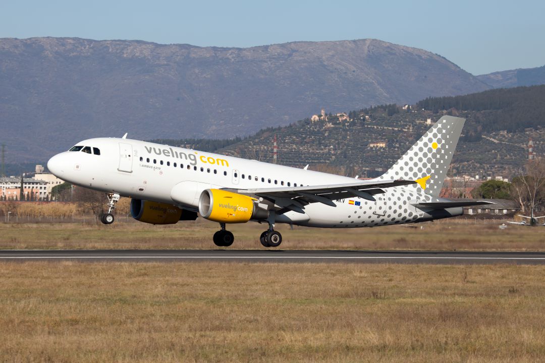 Un Airbus de Vueling a punto de despegar. Un Airbus de Vueling a punto de despegar.