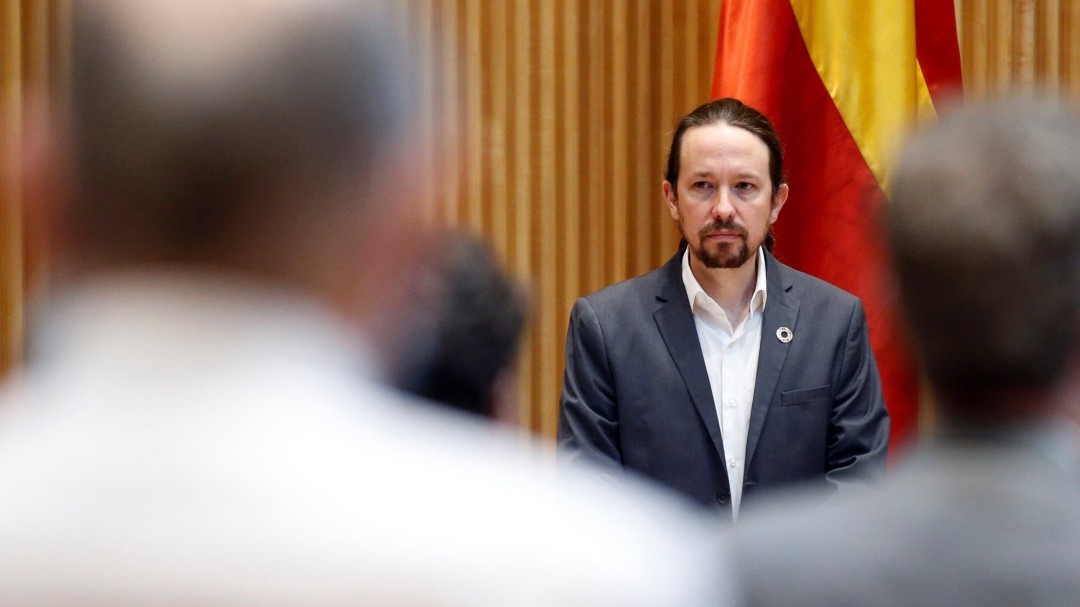 La exasesora de Iglesias vuelve a cambiar de versión y le exculpa de la destrucción de la tarjeta de su móvil