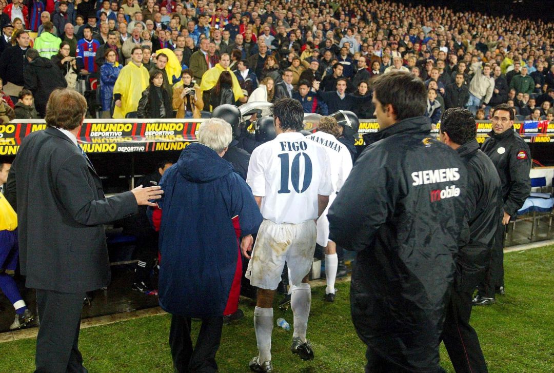 El primer partido de Figo en el Camp Nou como madridista (imagen de archivo) El primer partido de Figo en el Camp Nou como madridista (imagen de archivo)