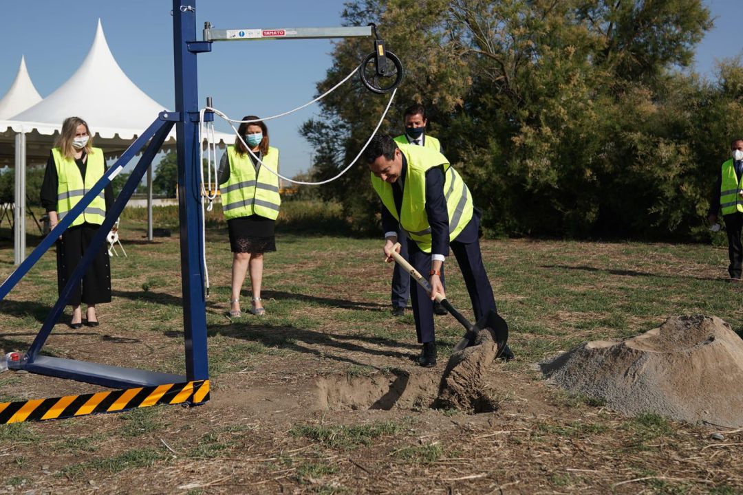 El presidente de la Junta de Andalucía, Juanma Moreno, pone la primera piedra de la ampliación de la depuradora de aguas residuales del Puente de los Vados de Granada El presidente de la Junta de Andalucía, Juanma Moreno, pone la primera piedra de la ampliación de la depuradora de aguas residuales del Puente de los Vados de Granada