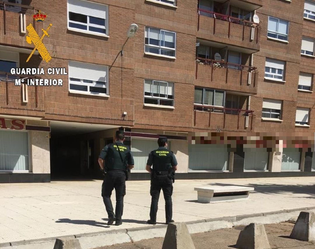 La Guardia Civil investiga el intento de estafa a una mujer de 88 años en Venta de Baños La Guardia Civil investiga el intento de estafa a una mujer de 88 años en Venta de Baños