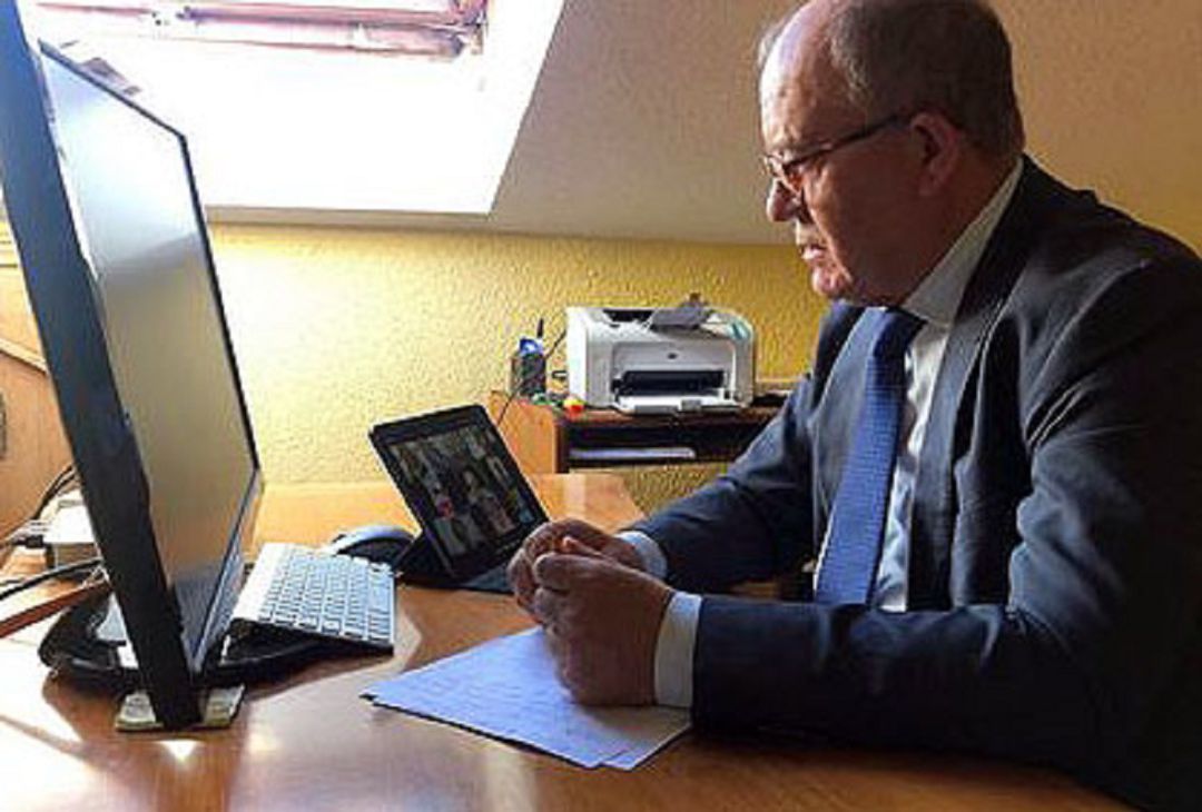 El senador Jesús Caro ha propiciado el encuentro por videoconferencia entre representantes del Ministerio de Industria y miembros del comité de empresa de Nissan El senador Jesús Caro ha propiciado el encuentro por videoconferencia entre representantes del Ministerio de Industria y miembros del comité de empresa de Nissan