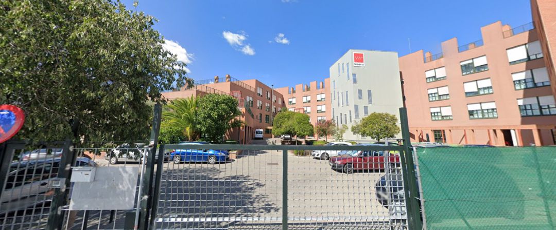 La Consejería de Sanidad asegura que el aumento es por el volcado de datos sobre "casos antiguos" en residencias de mayores. En la imagen la de Aralia Los Frailes en Leganés. La Consejería de Sanidad asegura que el aumento es por el volcado de datos sobre "casos antiguos" en residencias de mayores. En la imagen la de Aralia Los Frailes en Leganés.