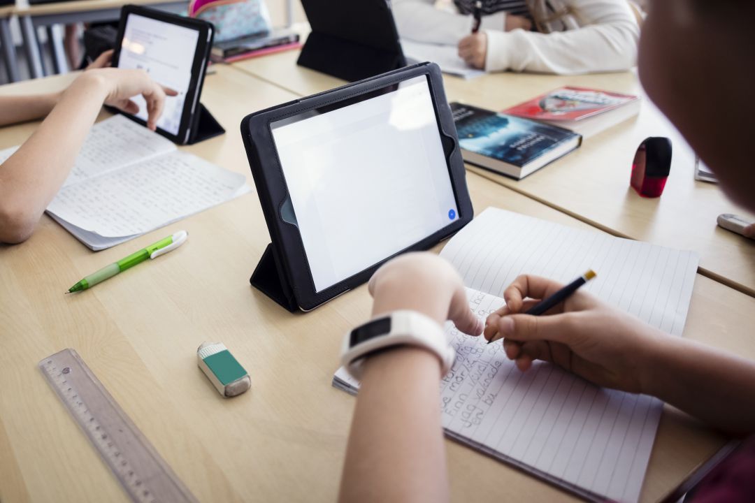 “El préstamo de estos dispositivos se ha realizado siguiendo las prioridades enviadas y marcadas por los equipos directivos de los centros educativos”, explica el ayuntamiento. “El préstamo de estos dispositivos se ha realizado siguiendo las prioridades enviadas y marcadas por los equipos directivos de los centros educativos”, explica el ayuntamiento.