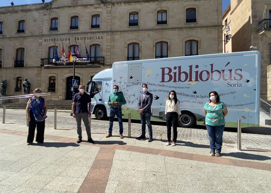 Nuevo bibliobús de la Diputación. Nuevo bibliobús de la Diputación.