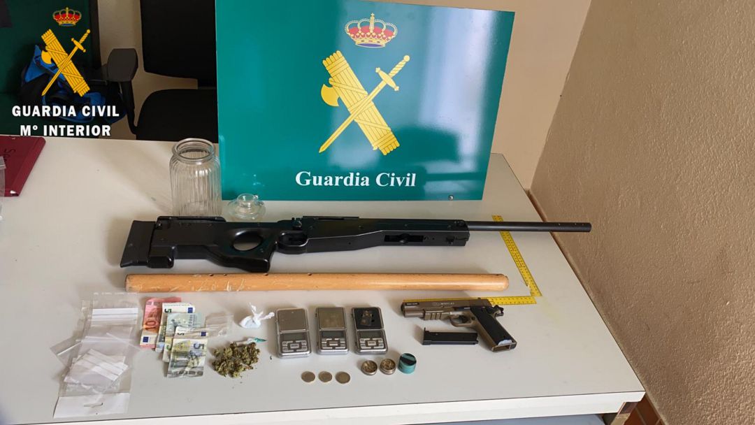 Objetos hallados en la fiesta que incumplía las normas de la fase 1 Objetos hallados en la fiesta que incumplía las normas de la fase 1