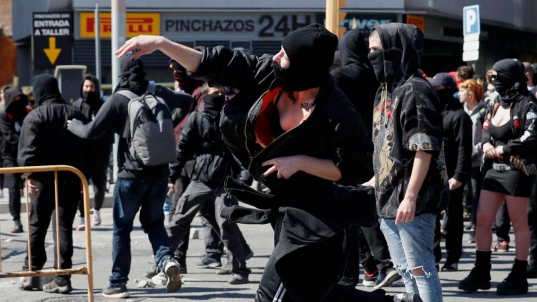 Joves antifeixistes s'enfronten als Mossos d'Esquadra el passat 30 de març Joves antifeixistes s'enfronten als Mossos d'Esquadra el passat 30 de març