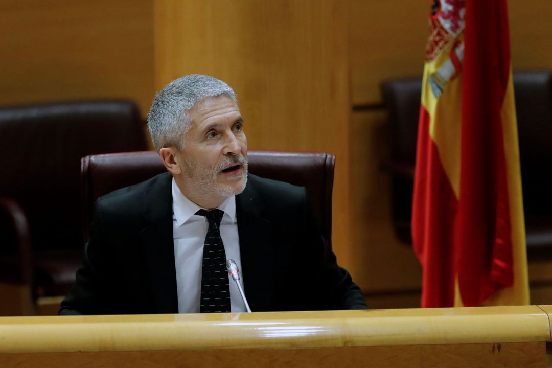 El ministro del Interior, Fernando Grande-Marlaska, al inicio de la comisión de interior del Senado, este viernes, ante la que comparece para informar sobre la gestión y planes de actuación de su departamento durante la crisis sanitaria desatada por la COVID-19. El ministro del Interior, Fernando Grande-Marlaska, al inicio de la comisión de interior del Senado, este viernes, ante la que comparece para informar sobre la gestión y planes de actuación de su departamento durante la crisis sanitaria desatada por la COVID-19.