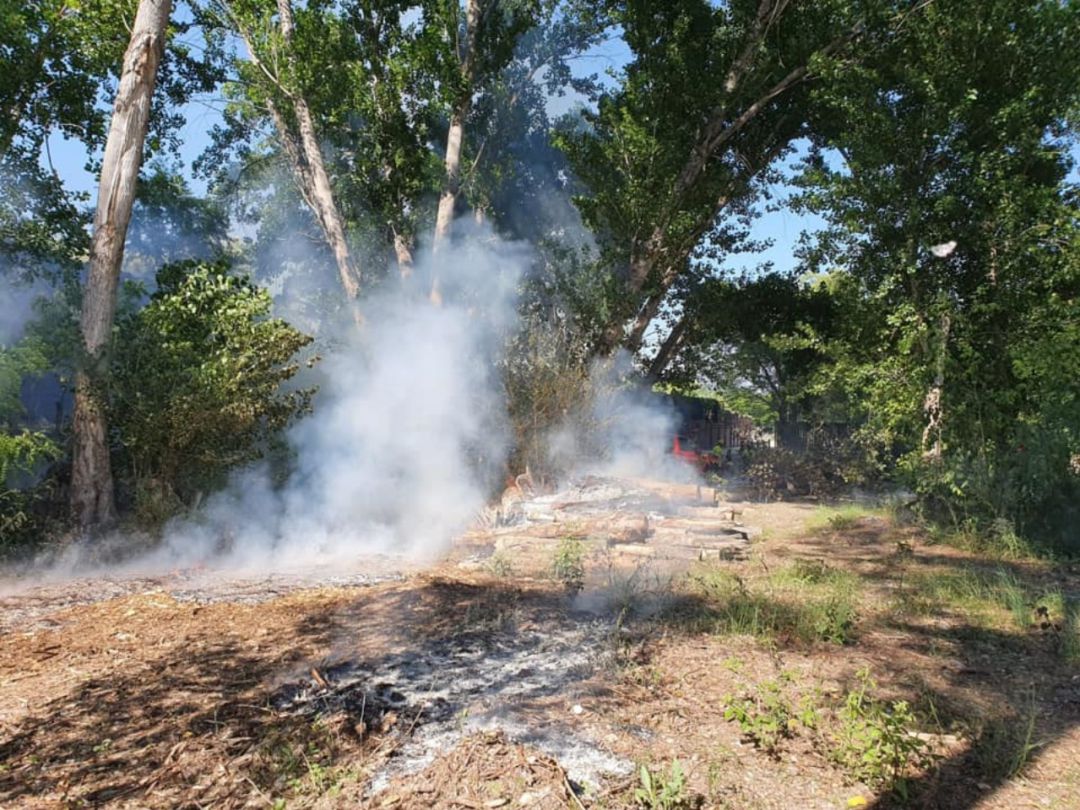 Incendio en el área de la Font del Quinzet en Alcoi. Incendio en el área de la Font del Quinzet en Alcoi.