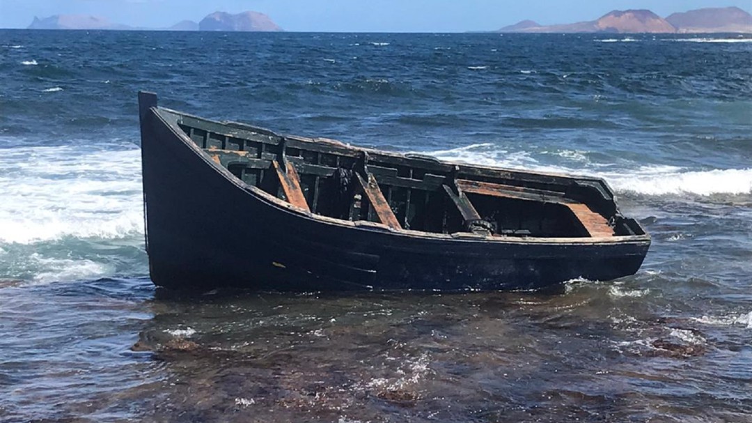 Localizan a tres menores que llegaron en una patera a Caleta de Caballo, en Lanzarote