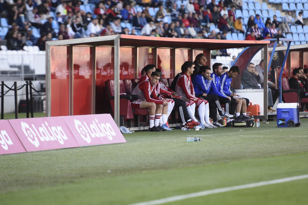 Iván Barbero en el banquillo durante el Almería-Fuenlabrada. Iván Barbero en el banquillo durante el Almería-Fuenlabrada.