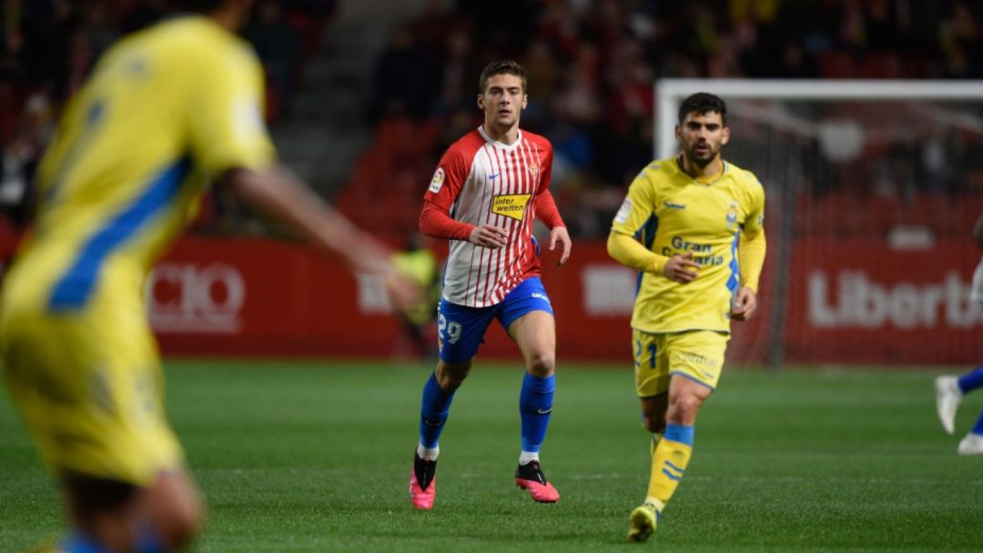 José Gragera durante el último encuentro disputado en El Molinón ante Las Palmas. José Gragera durante el último encuentro disputado en El Molinón ante Las Palmas.