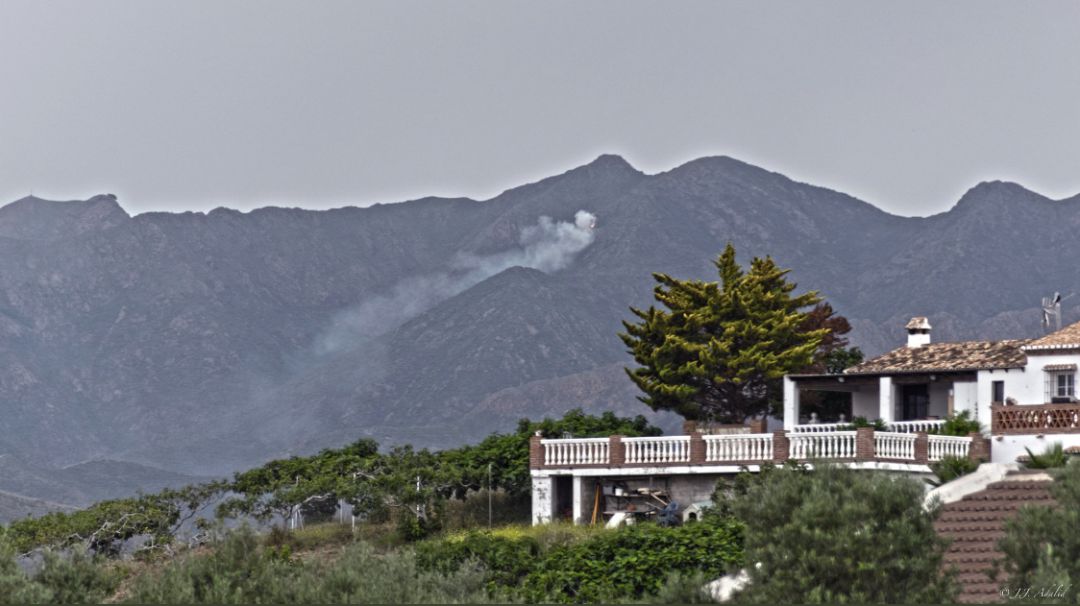Los rayos de la intensa tormenta provocan incendios en Mijas y Monda Los rayos de la intensa tormenta provocan incendios en Mijas y Monda