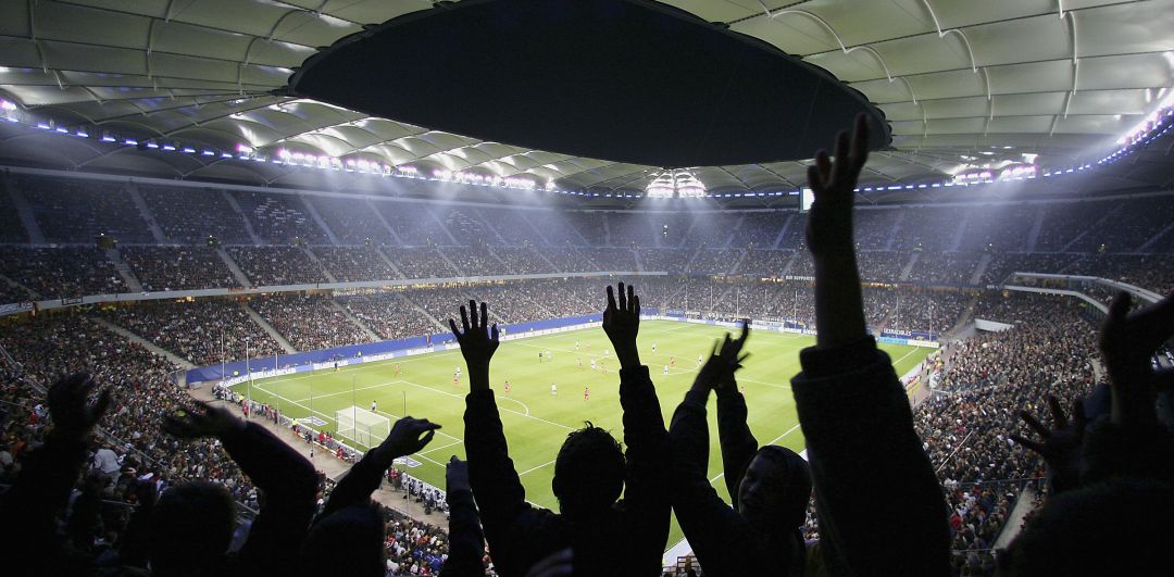 Imagen de aficionados en un estadio de fútbol Imagen de aficionados en un estadio de fútbol