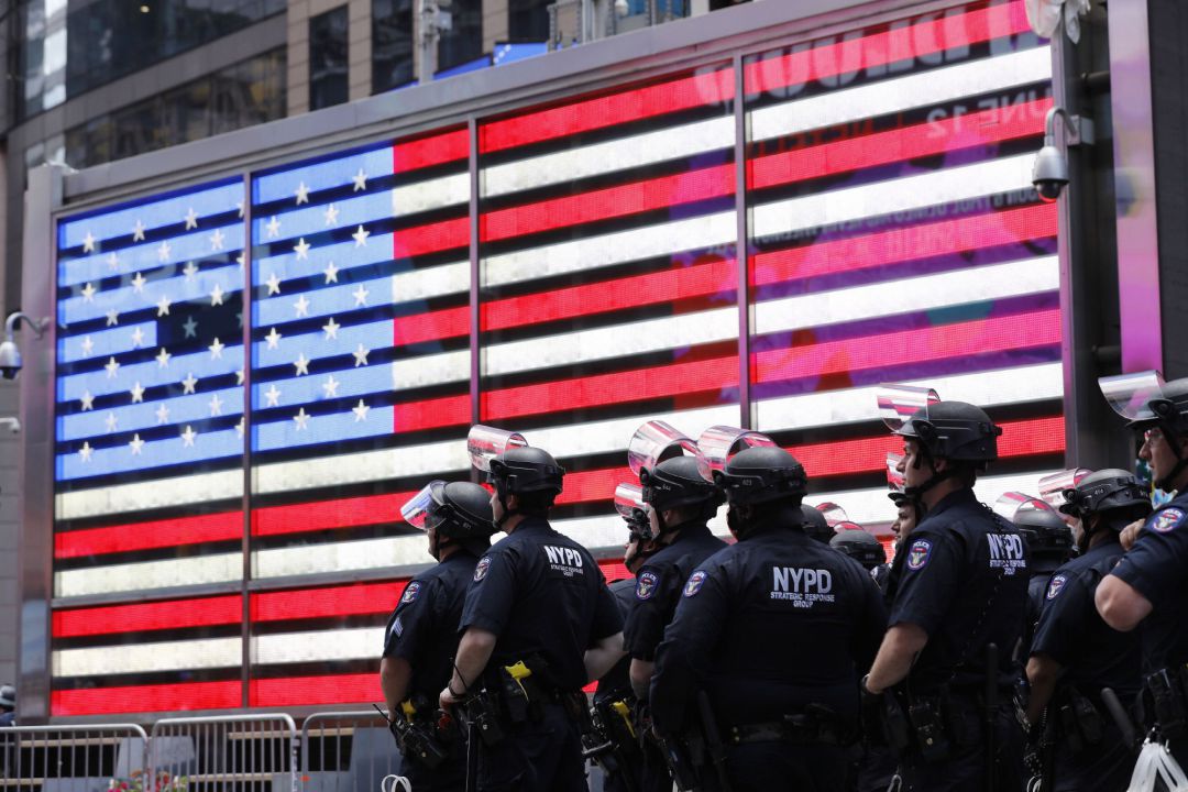 Oficiales de policía en Times Square (Nueva York) Oficiales de policía en Times Square (Nueva York)