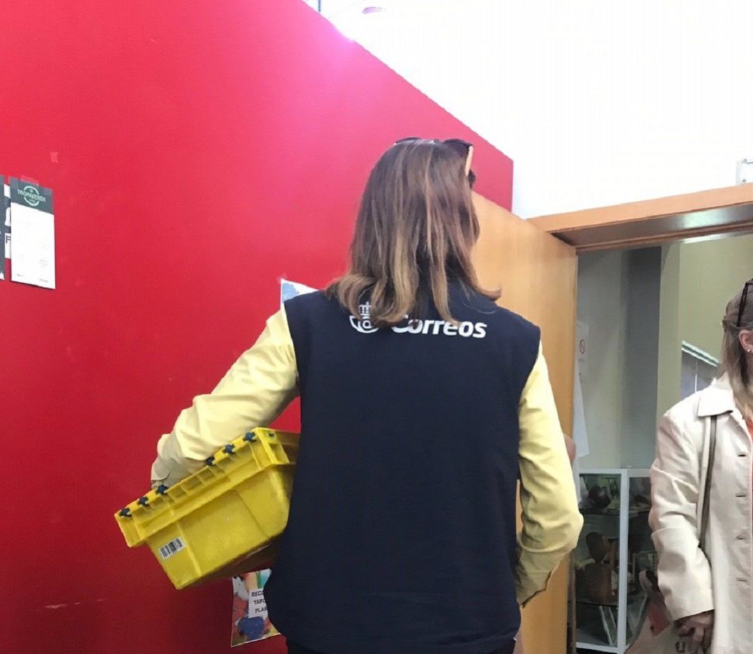 Los carteros podrán "dar fe" del voto y recoger el sufragio en el domicilio en las elecciones vascas Los carteros podrán "dar fe" del voto y recoger el sufragio en el domicilio en las elecciones vascas