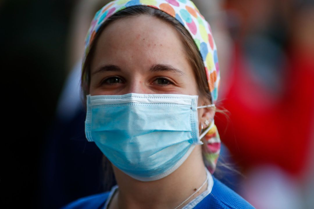Es la segunda vez en estas últimas semanas en la que no se contabilizan muertes por coronavirus en el País Vasco tras el pasado 23 de mayo. La consejera además ha señalado que por primera vez desde que comenzó la situación de alarma no han fallecido por COVID-19 personas que hayan dado positivo en PCR en los últimos 60 días.
Es la segunda vez en estas últimas semanas en la que no se contabilizan muertes por coronavirus en el País Vasco tras el pasado 23 de mayo. La consejera además ha señalado que por primera vez desde que comenzó la situación de alarma no han fallecido por COVID-19 personas que hayan dado positivo en PCR en los últimos 60 días.