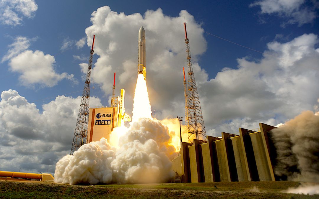 Lanzamiento de un cohete con unidades del satélite europeo Galileo Lanzamiento de un cohete con unidades del satélite europeo Galileo