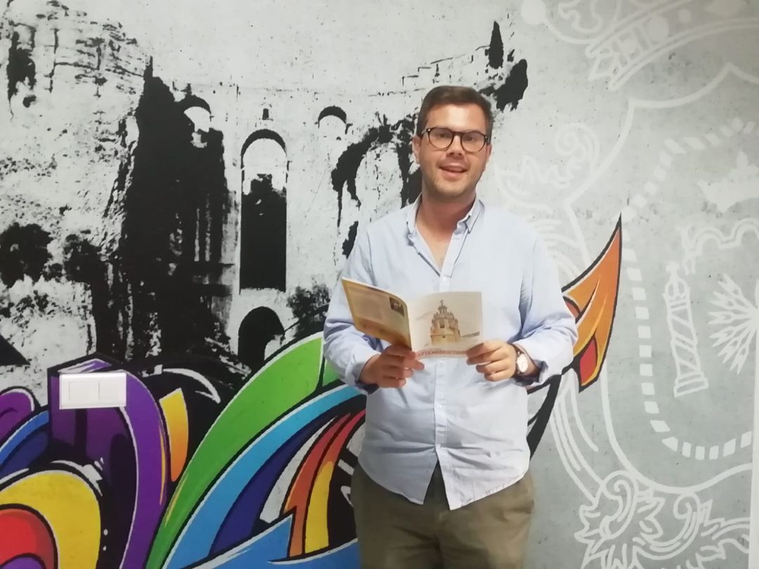 Imagen de archivo del concejal de Cultura, Recursos Humanos y Educación, Ángel Martínez, ante la prensa Imagen de archivo del concejal de Cultura, Recursos Humanos y Educación, Ángel Martínez, ante la prensa