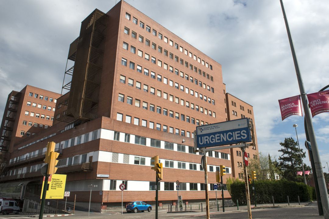Fachada y entrada de Urgencias del Hospital Universitario de Girona Doctor Josep Trueta, en Girona. Fachada y entrada de Urgencias del Hospital Universitario de Girona Doctor Josep Trueta, en Girona.