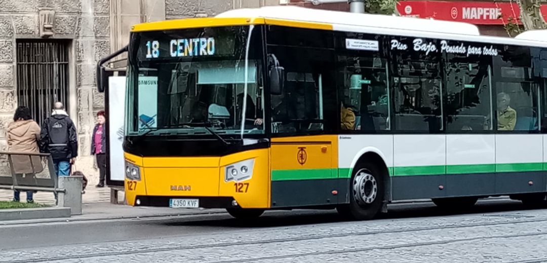 El Ayuntamiento de Jaén pretende la licitación del Bus Urbano de la capital jiennense, que lleva desde 1961 en manos de Autobuses Castillo El Ayuntamiento de Jaén pretende la licitación del Bus Urbano de la capital jiennense, que lleva desde 1961 en manos de Autobuses Castillo