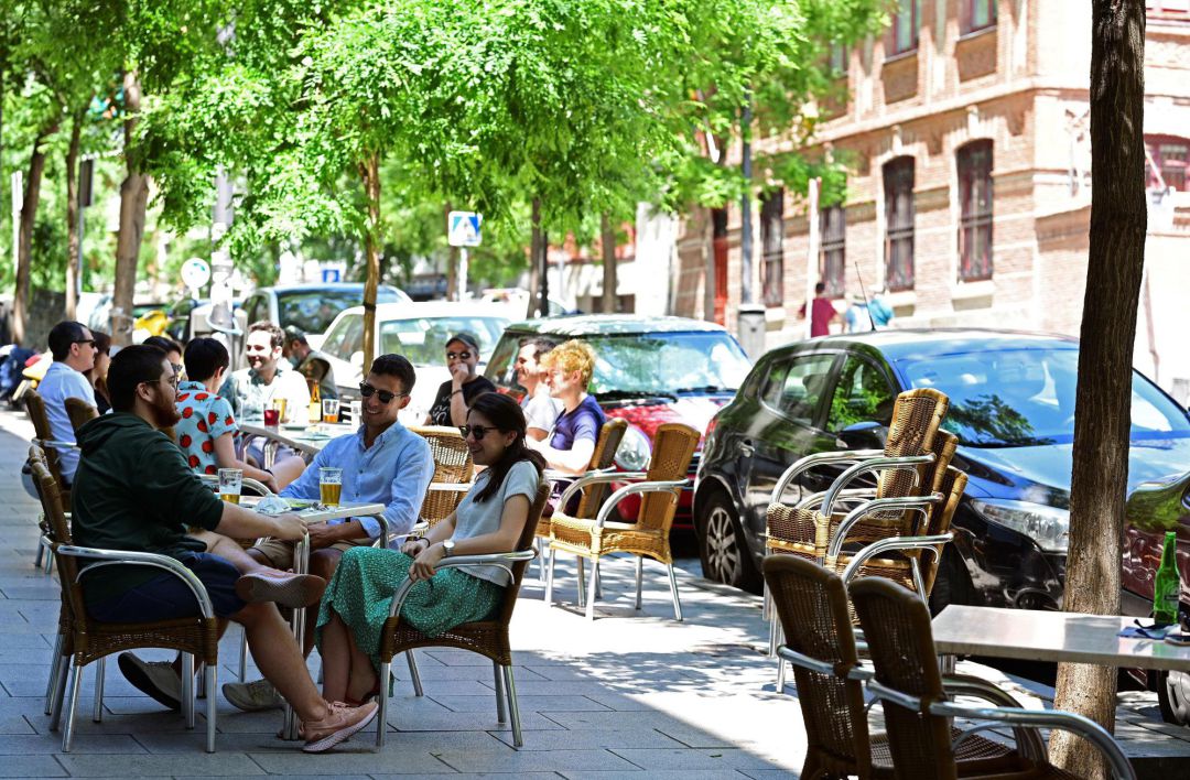 Terrazas de bares en el madrileño barrio de Lavapies durante el primer fin de semana en el que Madrid se encuentra en fase 1 de desescalada. Terrazas de bares en el madrileño barrio de Lavapies durante el primer fin de semana en el que Madrid se encuentra en fase 1 de desescalada.