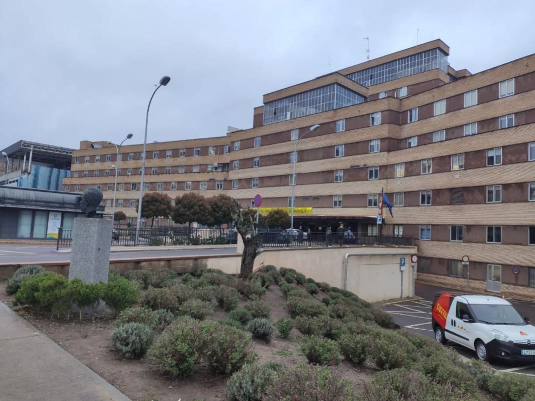 Fachada del Hospital Clínico Universitario de Salamanca Fachada del Hospital Clínico Universitario de Salamanca